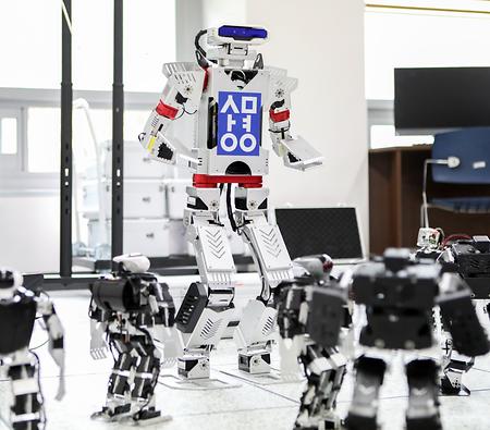 휴먼지능로봇공학과,  FIRA 국제 로봇스포츠대회 쏟아진 수상...로봇 명품학과 위상 높여